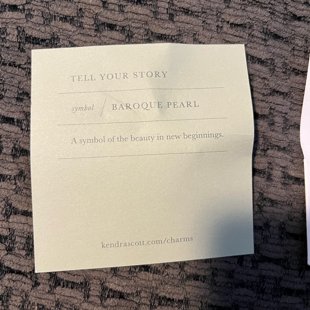 Kendra Scott Pendant - Picture 2 of 3